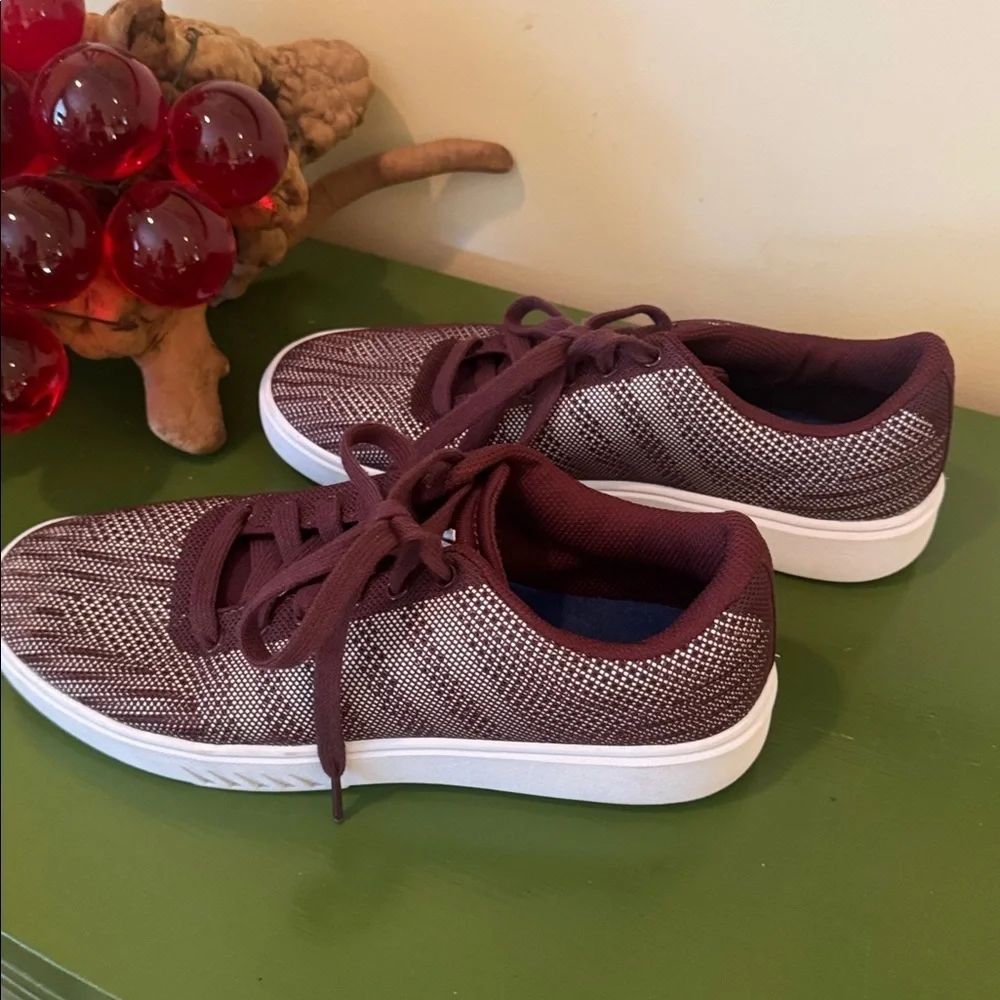 K-Swiss court Addison athletic burgundy and white shoes